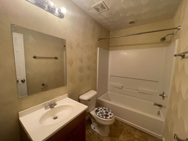 Building Photo - GORGEOUS SINGLE FAMILY 3BR/2.5BA PARK PLAC...