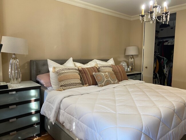 Building Photo - 7002 Kennedy Blvd E