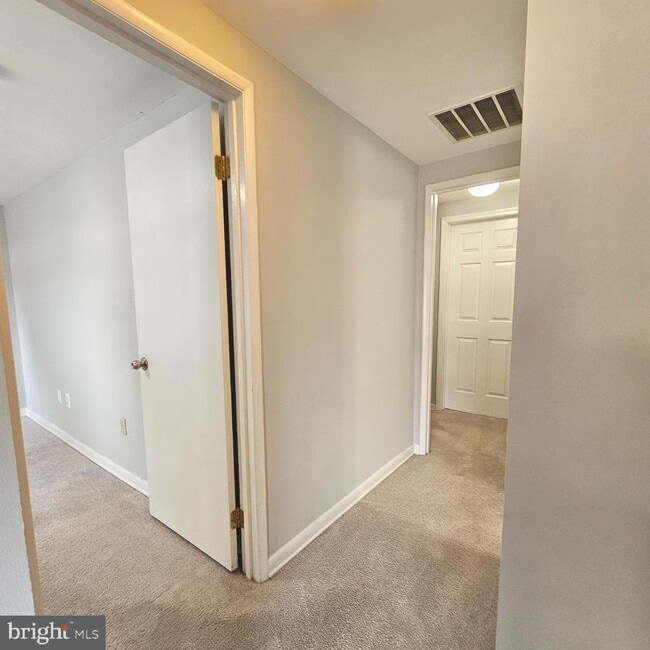 Building Photo - 9657 Lindenbrook St