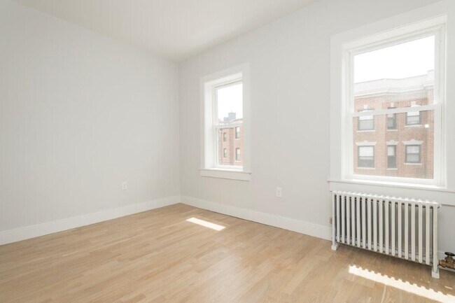 Building Photo - 184 Chiswick Rd