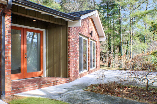 Building Photo - 21 Woodbury Rd