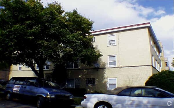 Primary Photo - 2740 W Rosemont Ave