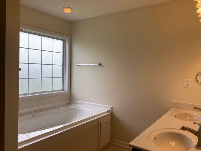 Building Photo - 2566 Leprechaun Ln