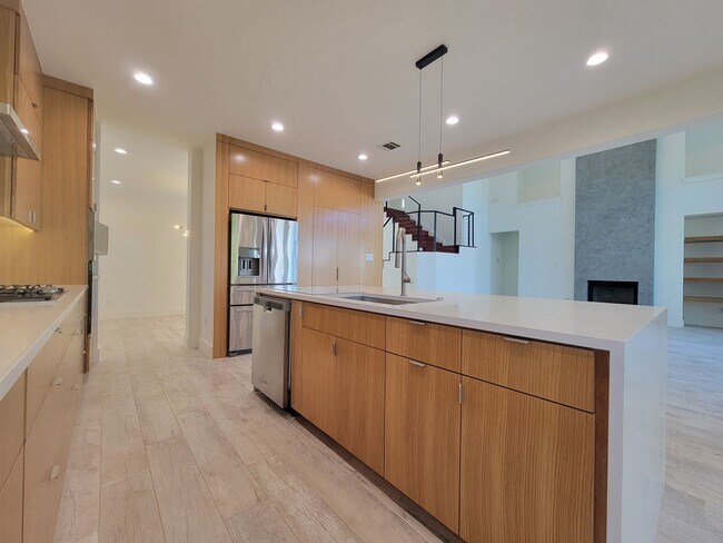 Building Photo - 405 Darkwoods Dr