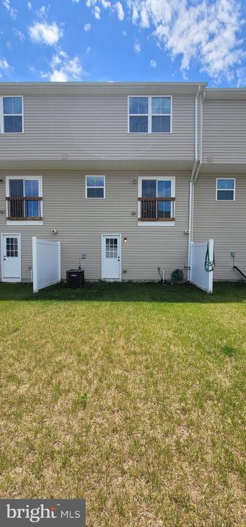 Building Photo - 67 Wiggles Ct