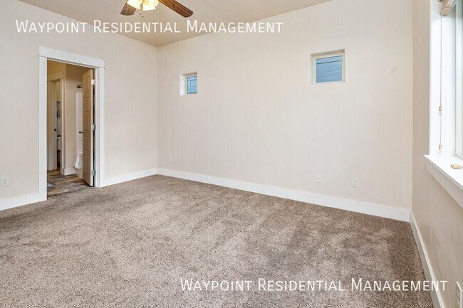 Building Photo - 2686 Vallin Ave N