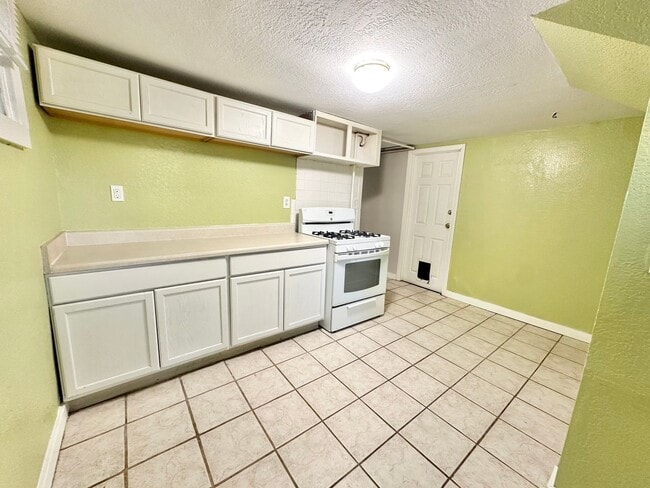 Building Photo - 1023.5 Laporte Avenue