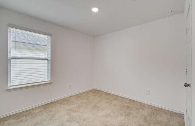 Building Photo - 1206 Cattle Chute Ct
