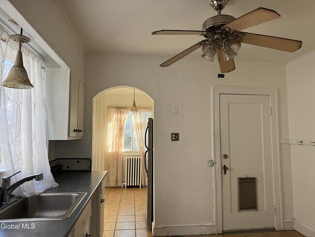 Building Photo - 105 Clermont St