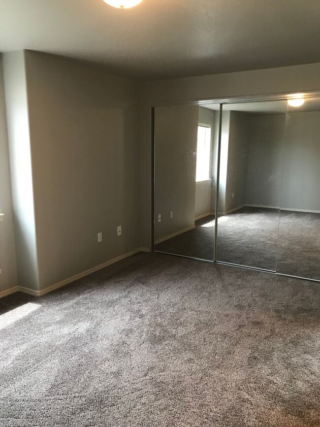 Building Photo - Townhome in NW Redmond in Fairhaven Vista