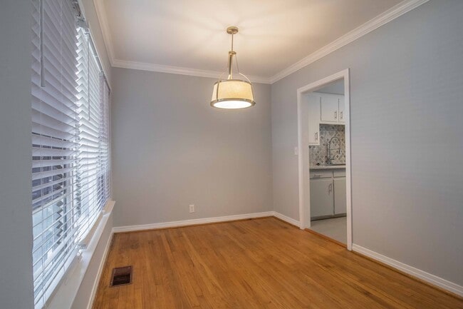 Building Photo - CHARMING 2 Bedroom, 1 Bathroom Arlington H...