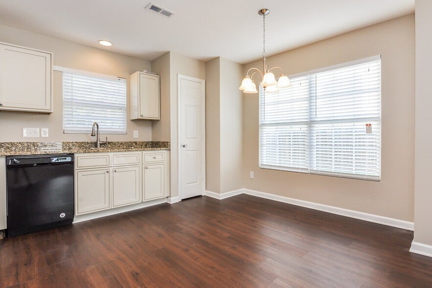 Building Photo - 3715 Horseshoe Farm St