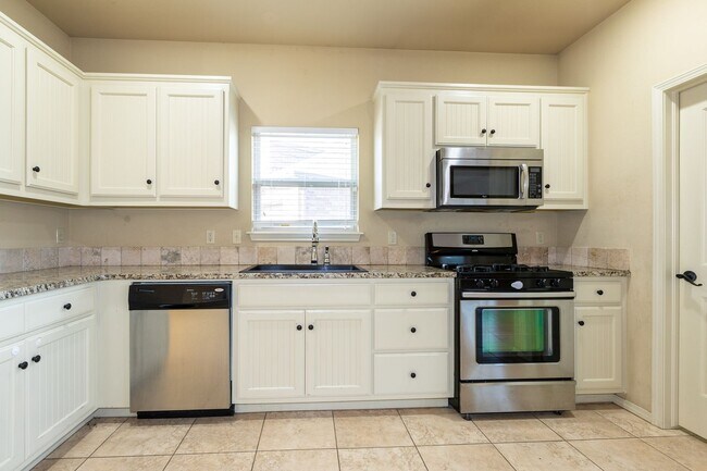 Building Photo - Beautiful 3 Bedroom, 2.5 Bath Home in Jenks