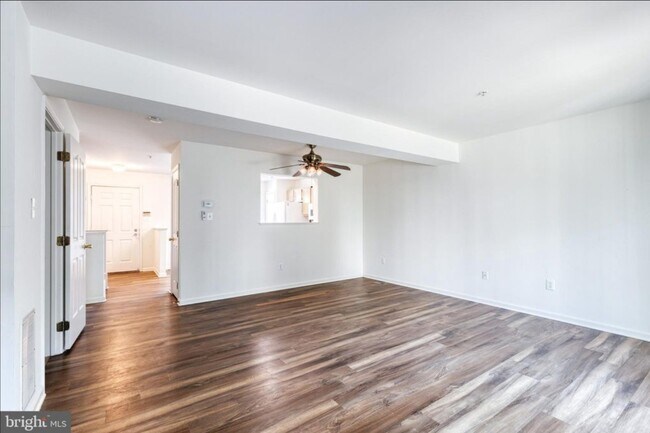 Living room/Dinning Room - 6 Amberlady Ct