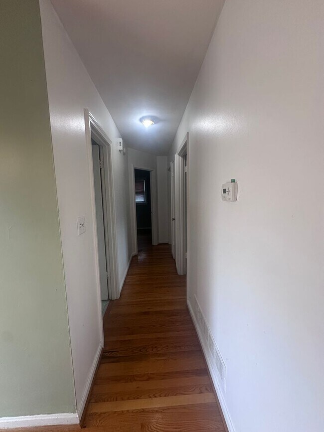 Building Photo - 3 bed, 2 full bath House in 40218 - $2,000/month