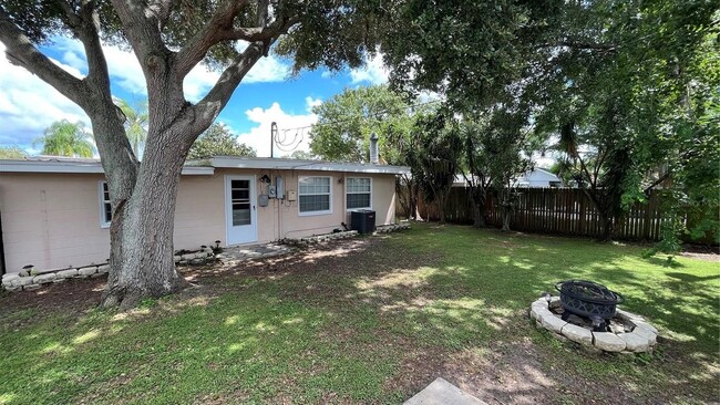 Building Photo - 9632 Groveland St