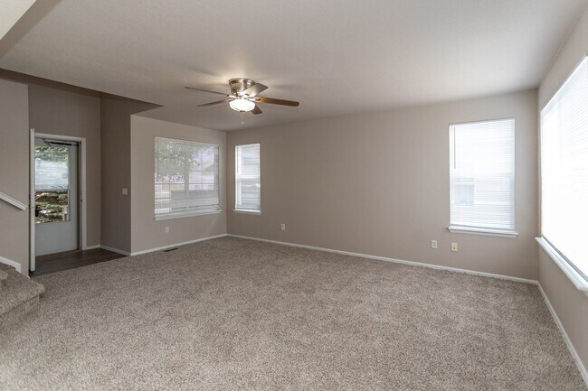 Building Photo - Beautiful 4-bedroom 3-bath located in Stetson Hills!