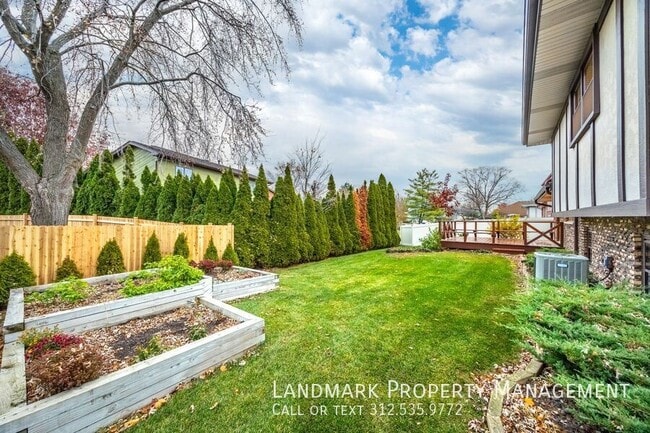 Building Photo - 409 Sara Ave