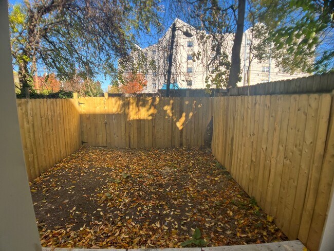 Building Photo - 2239 W Oxford St