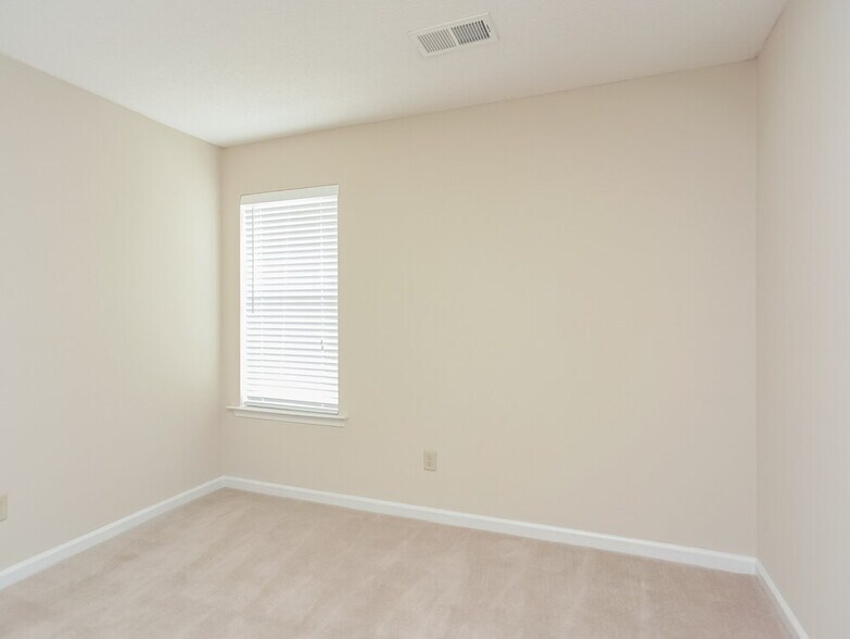 Building Photo - 5408 Hidden Meadows Dr