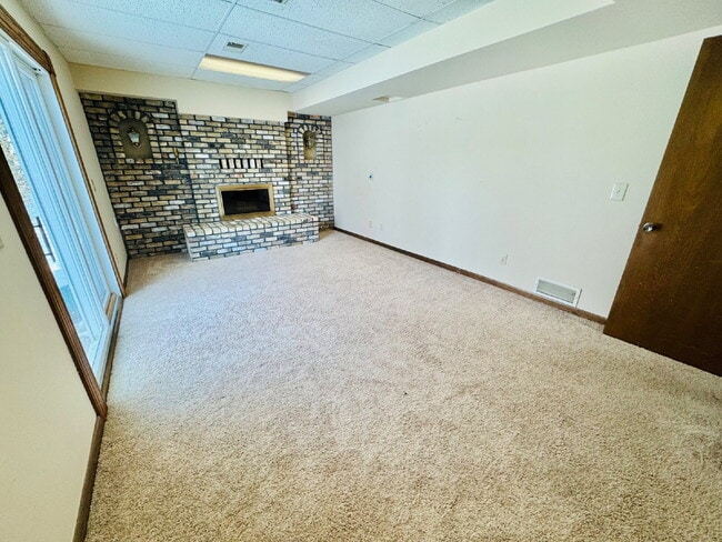 Building Photo - Winter Special half month off with February move in! 4-Bedroom Home in Blaine with 2 Full Baths a...