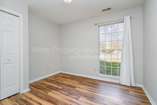 Building Photo - 11100 Deerpath Ct