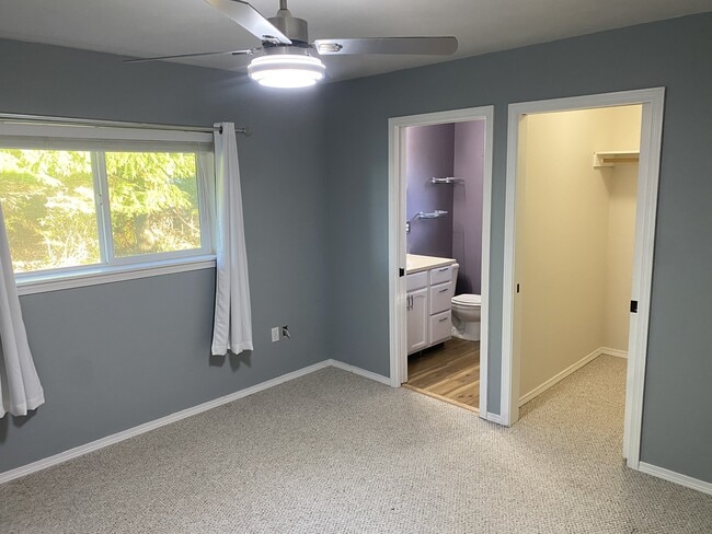 Building Photo - 348 Cockle St SW