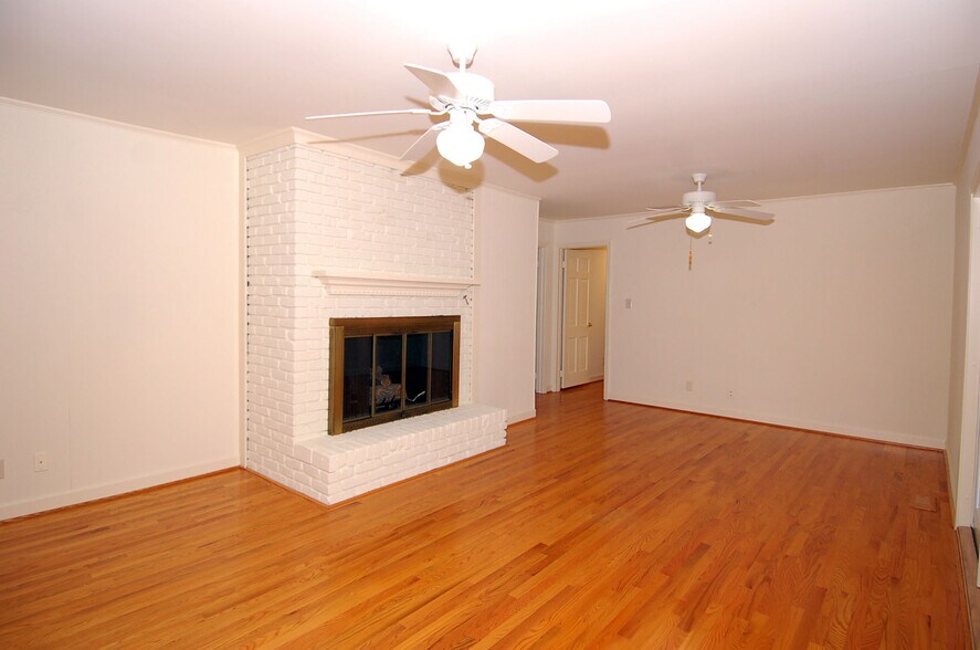 Building Photo - 5400 Emerson Dr