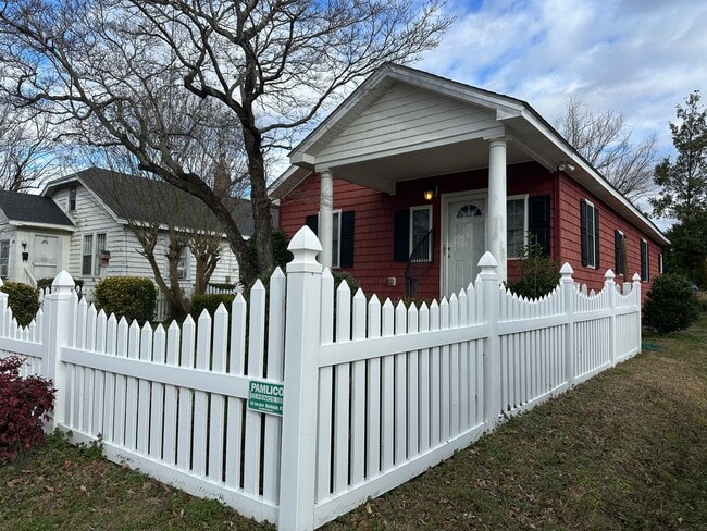 Building Photo - 2 Bed 2 Bath Fully Furnished Home