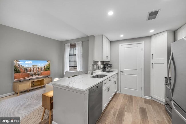 Building Photo - 1021 N Garfield St