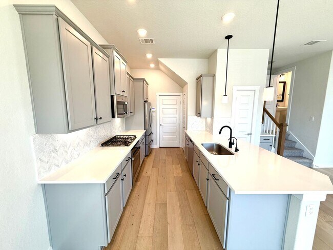 Building Photo - **MOVE IN SPECIAL** 2-Story 3 Bedroom / 2....