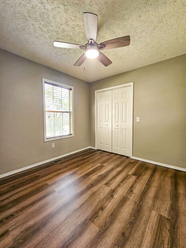 Building Photo - 1257 W Bridgewood Pl