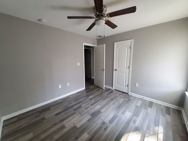 Building Photo - Welcome to Feels Like Home in Memphis, TN!