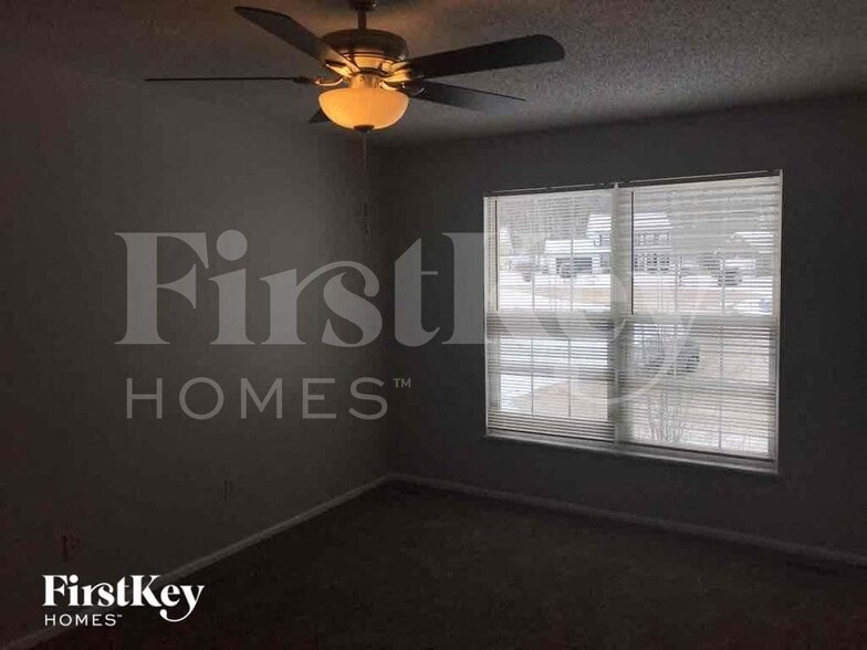 Building Photo - 4801 Greenburg Dr