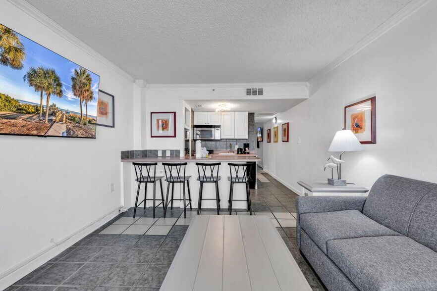 Building Photo - 2310 N Ocean Blvd