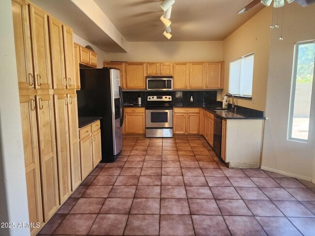 Building Photo - 860 N Madrid Ln