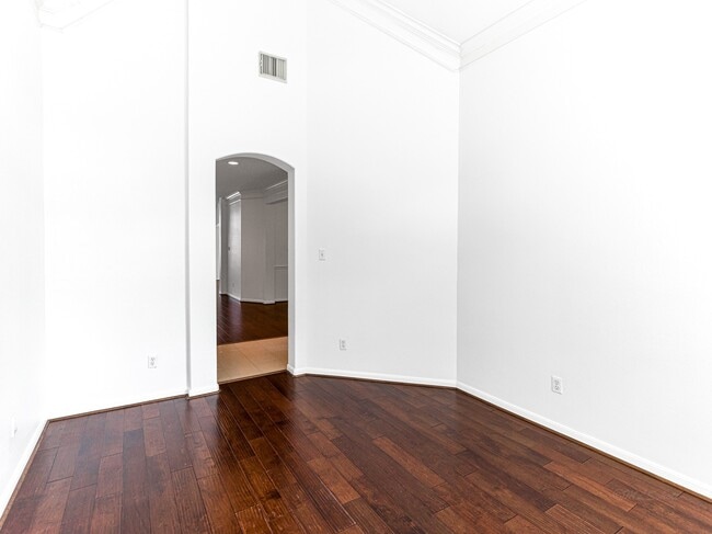 Building Photo - 5407 Lake Pl Dr