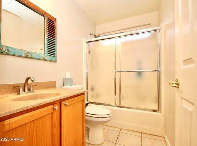 Building Photo - 1373 E Cherry Hills Dr