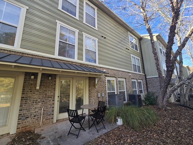 Building Photo - 490 S Barnett Shoals Rd