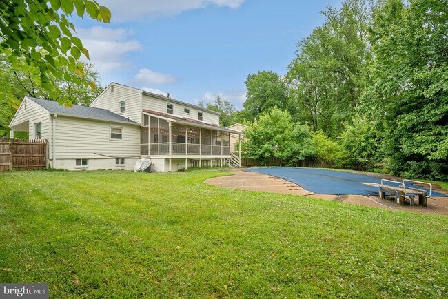 Building Photo - 9911 Barnsbury Ct