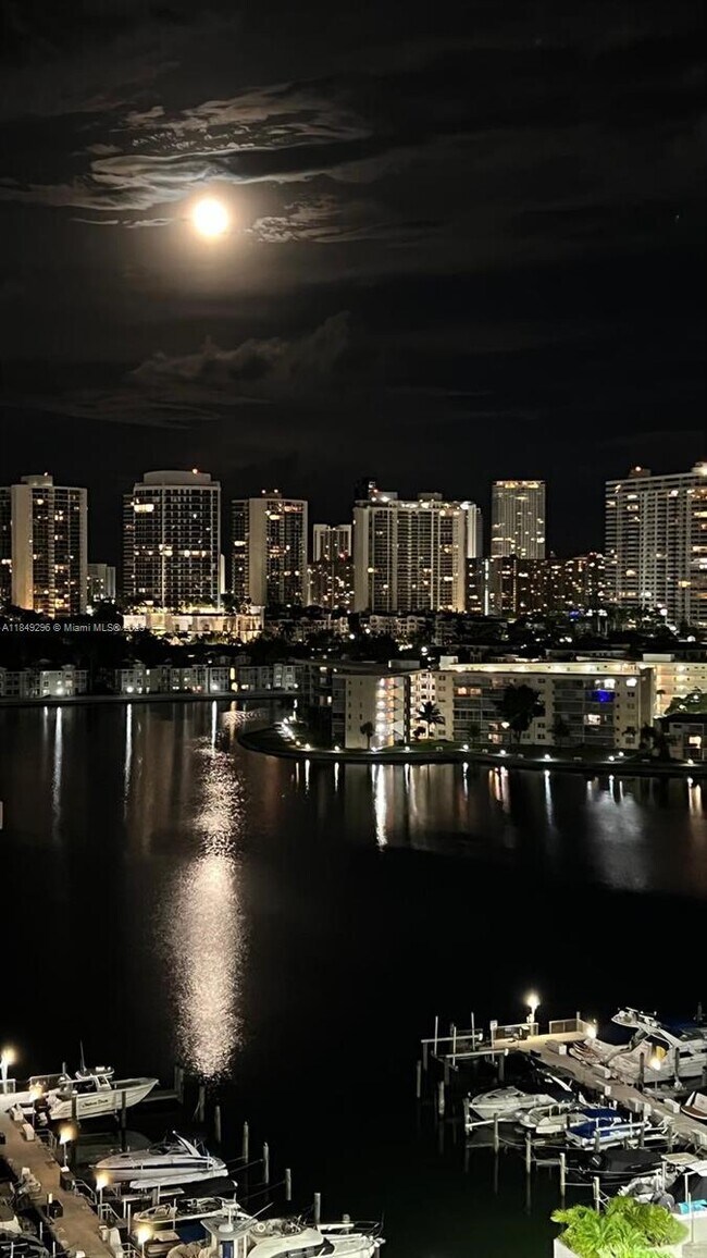 Building Photo - 18051 Biscayne Blvd