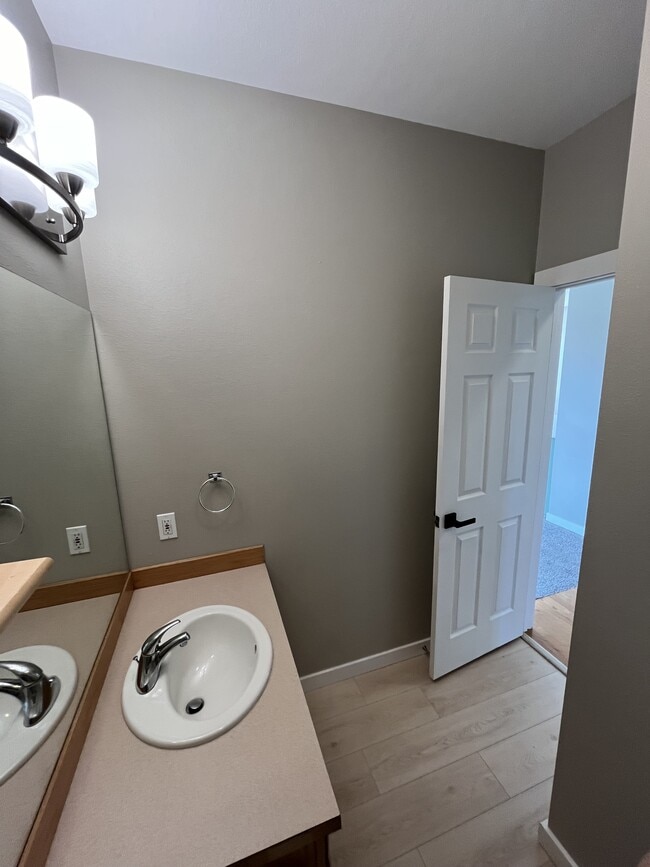 Building Photo - 1341 Colony Ct