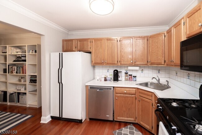 Building Photo - 52 Brookside Ln