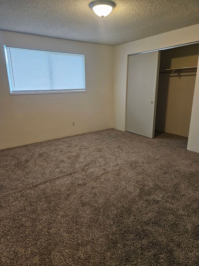 Building Photo - 2913/2915 Juanipero Way