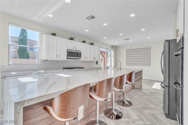 Building Photo - 9885 Shadycrest Ct