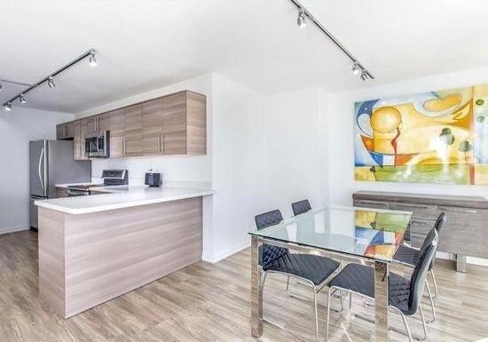 Building Photo - 720 Bayshore Dr