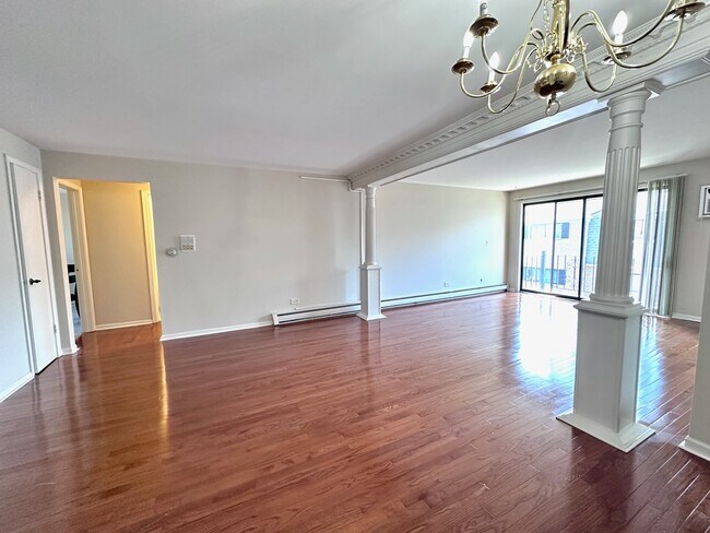 Building Photo - 8509 W Catherine Ave