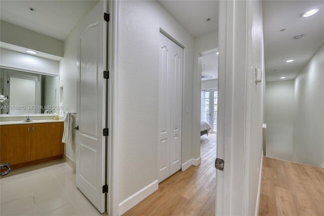 Building Photo - 430 SW 147th Ave