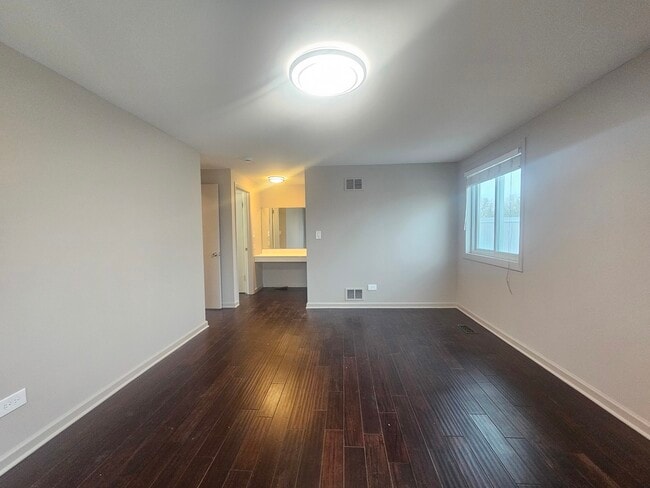 Building Photo - 841 Oxford Pl