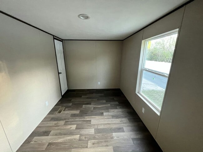 Building Photo - 57 Tower Manor Cir W